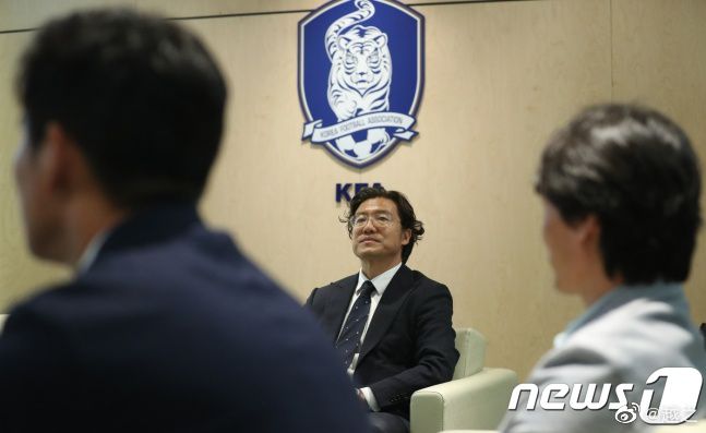 意大利转会专家、FIFA经纪人达里奥-卡诺维认为，奥斯梅恩会在明年6月转会离队。